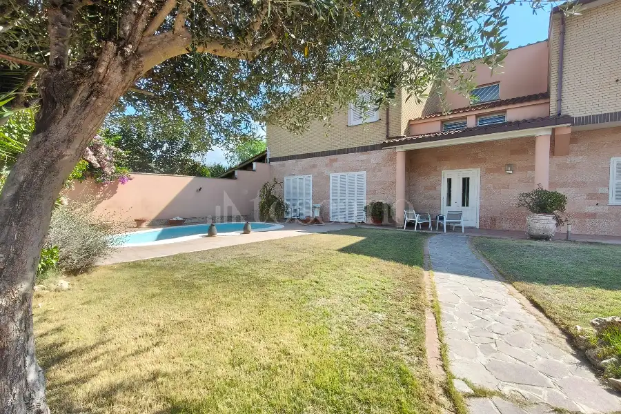 Villa in vendita di 230 mq a €649.000 (rif. 53/2026)