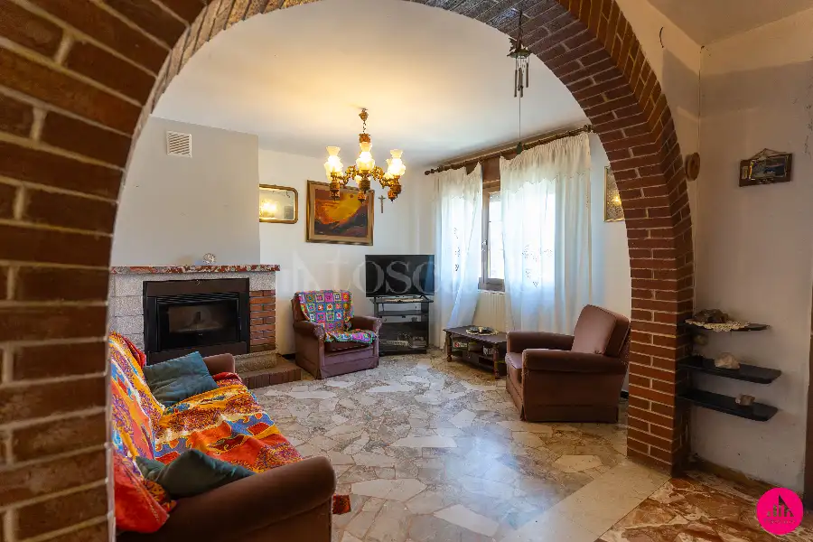 Villa Bifamiliare in vendita di 230 mq a €239.000 (rif. 87/2026)
