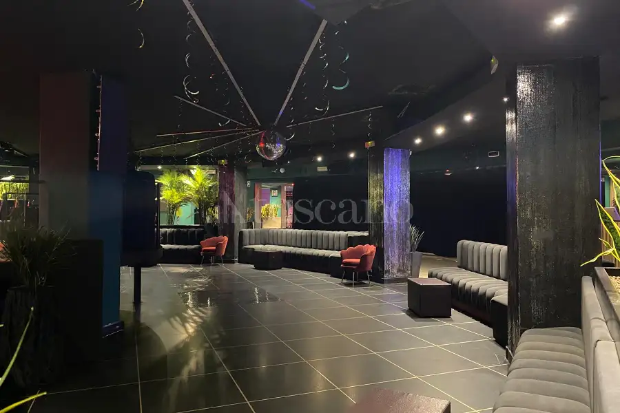 Negozio in vendita di 1.200 mq a €1.250.000 (rif. 40/2026)