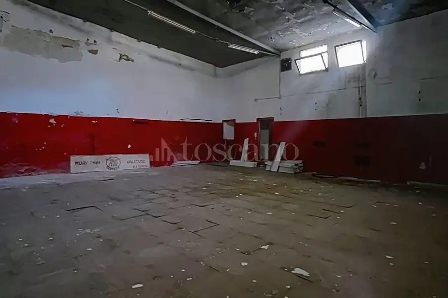 Negozio in vendita di 180 mq a €50.000 (rif. 92/2026)
