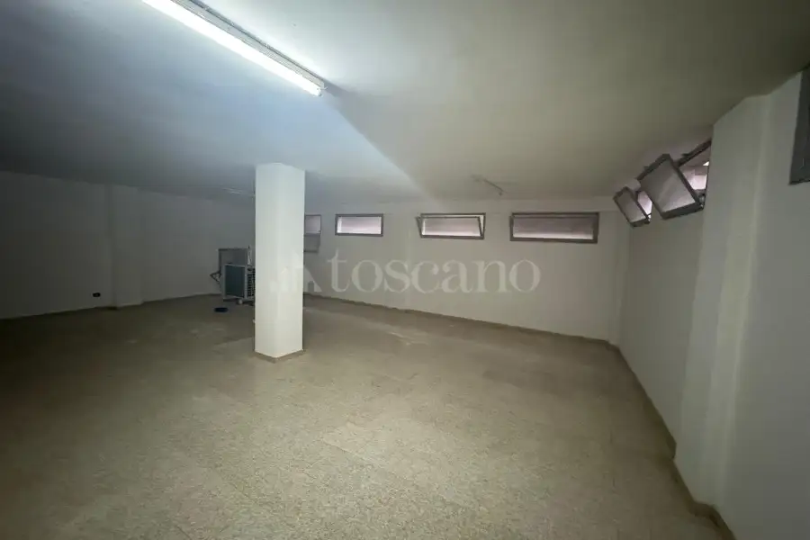 Negozio in vendita di 114 mq a €205.000 (rif. 8/2026)