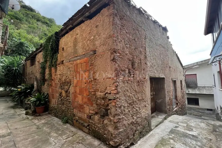Edificabile Residenziali in vendita di 150 mq a €350.000 (rif. 21/2026)