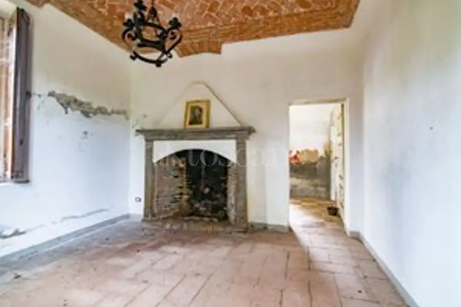 Casale in vendita di 400 mq a €180.000 (rif. 11/2026)