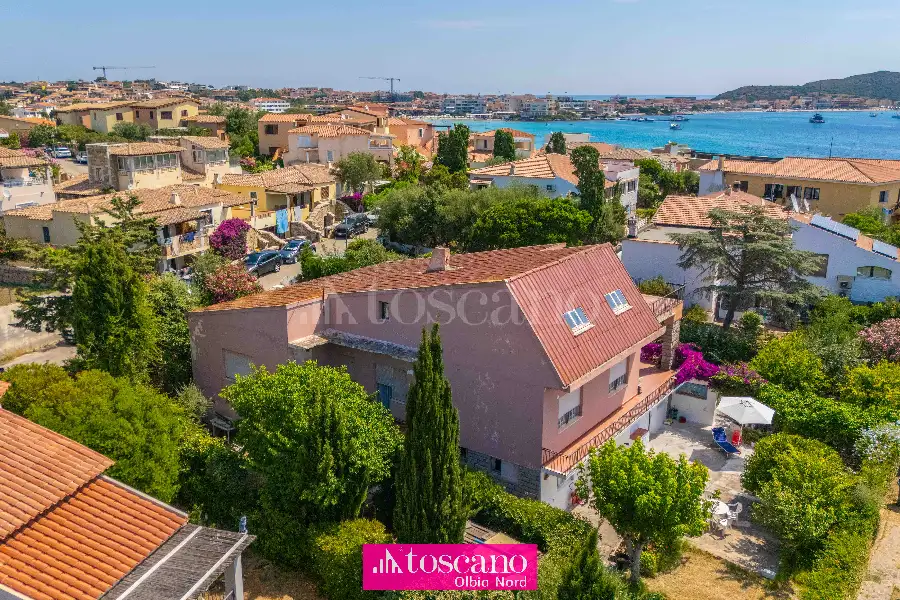 Villa in vendita di 330 mq a €1.500.000 (rif. 42/2026)