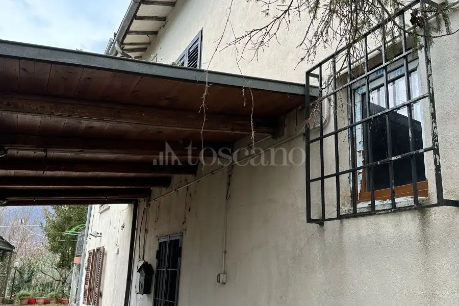 Villa Bifamiliare in vendita di 250 mq a €90.000 (rif. 6/2025)