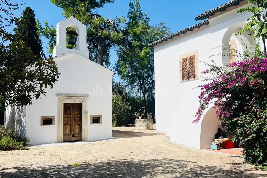 Villa Plurifamiliare in vendita di 25.000 mq a €650.000 (rif. 24/2024)