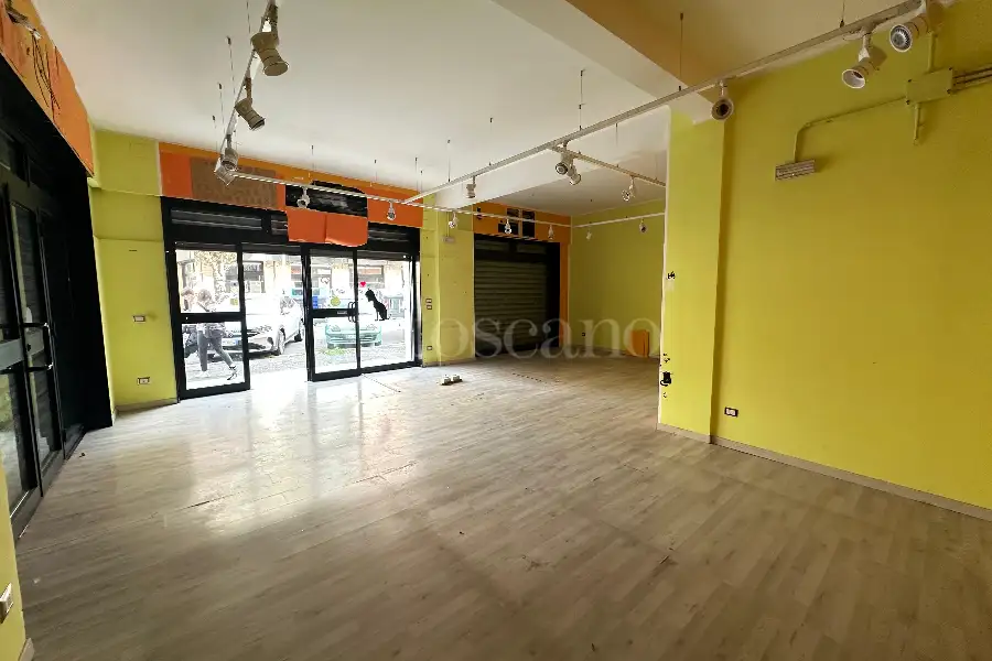 Negozio in affitto di 60 mq a €1.500 (rif. 11/2026)