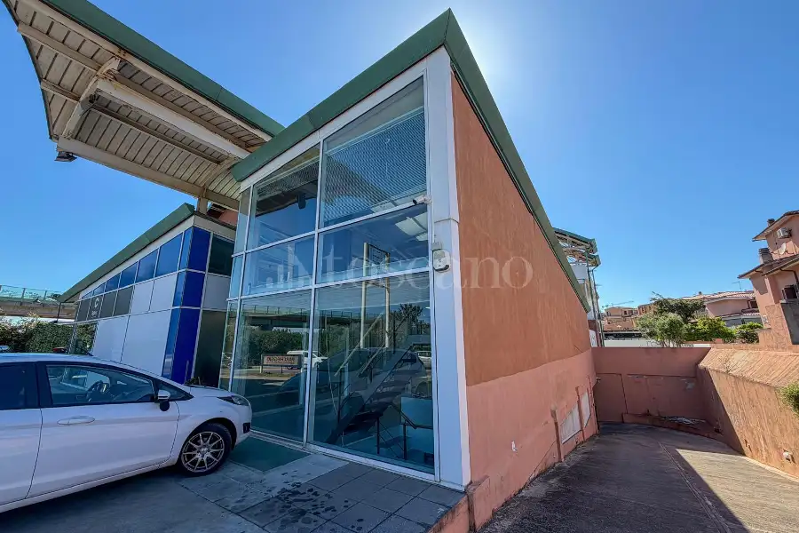 Negozio in vendita di 220 mq a €309.000 (rif. 8/2026)