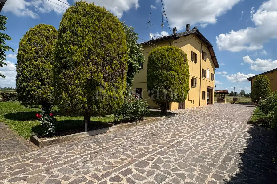 Casa Indipendente in vendita di 246 mq a €550.000 (rif. 31/2026)