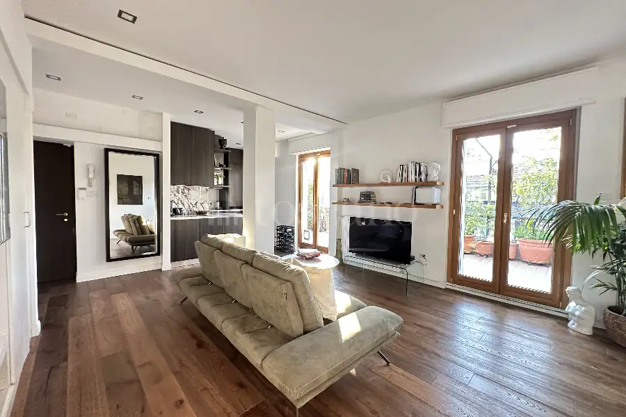 Attico in vendita di 95 mq a €699.500 (rif. 11/2025)