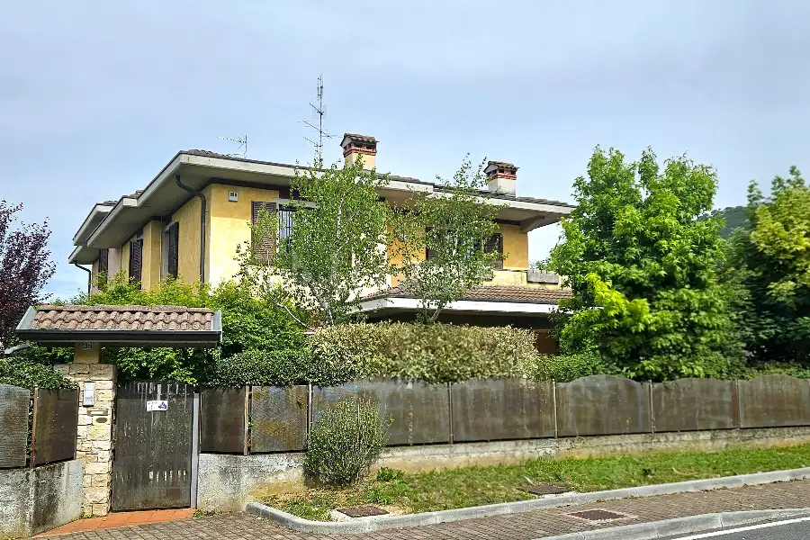 Villa Bifamiliare in vendita di 210 mq a €399.000 (rif. 13/2026)