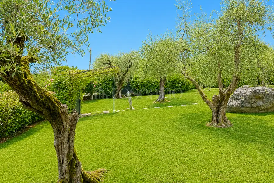 Villa in vendita di 400 mq a €1.200.000 (rif. 24/2026)