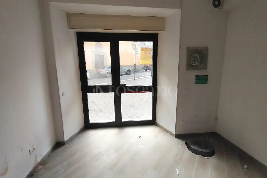 Negozio in affitto di 52 mq a €550 (rif. 84/2026)