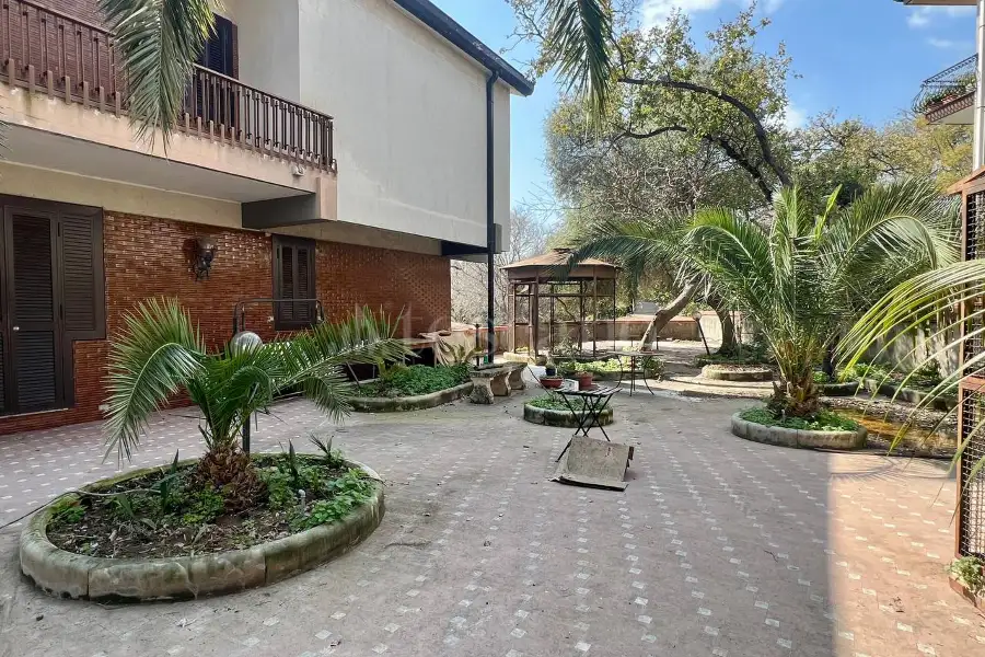 Villa in vendita di 667 mq a €548.000 (rif. 28/2025)