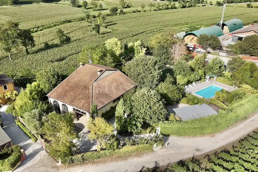 Villa in vendita di 380 mq a €795.000 (rif. 26/2026)
