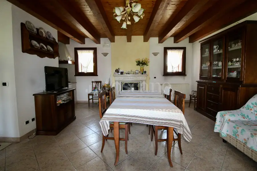 Casa Indipendente in vendita di 236 mq a €250.000 (rif. 121/2026)