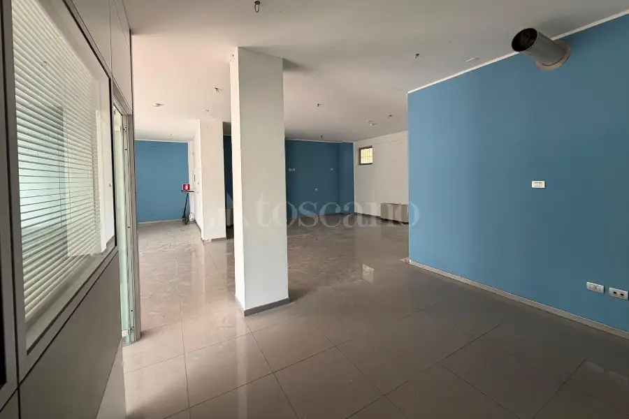 Negozio in vendita di 437 mq a €337.000 (rif. 33/2026)