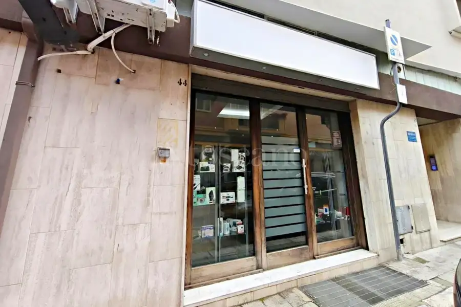Negozio in vendita di 47 mq a €48.000 (rif. 6/2026)
