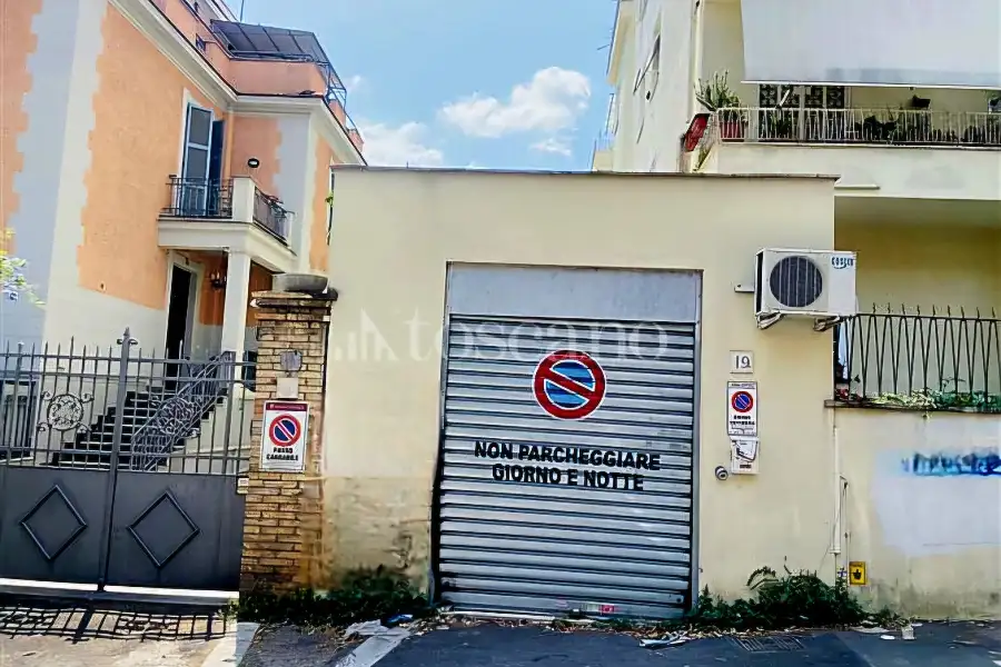 Box in vendita di 30 mq a €95.000 (rif. 49/2026)