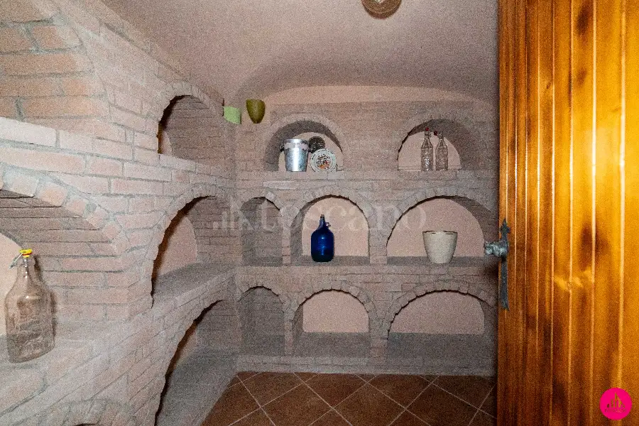 Villa in vendita di 390 mq a €430.000 (rif. 171/2025)