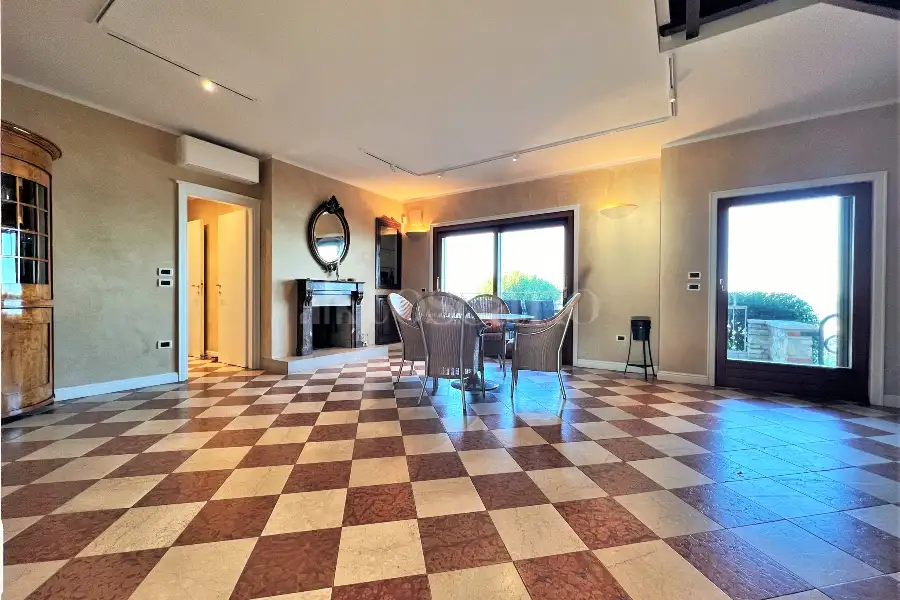 Villino a Schiera in vendita di 300 mq a €2.100.000 (rif. 36/2025)