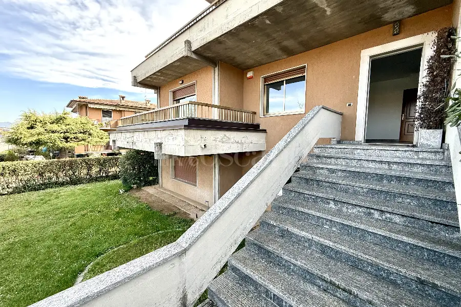 Villa Bifamiliare in vendita di 260 mq a €330.000 (rif. 9/2025)