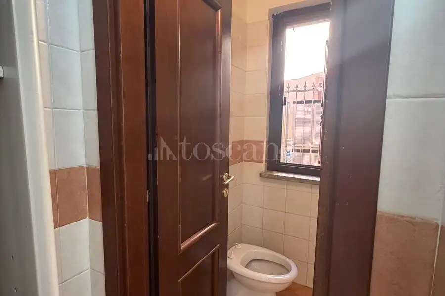 Negozio in affitto di 32 mq a €900 (rif. 89/2026)
