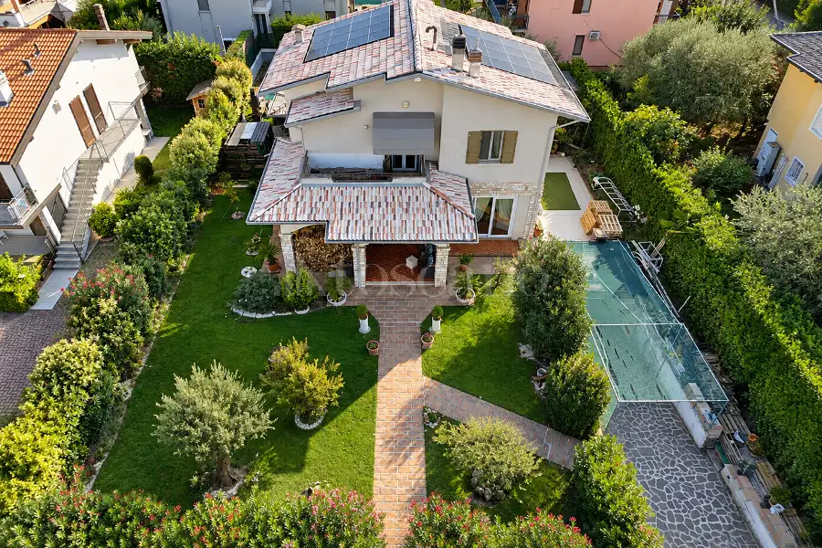 Villa in vendita di 300 mq a €1.250.000 (rif. 28/2026)