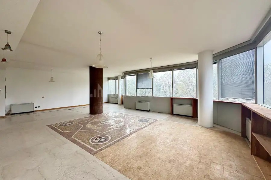 Ufficio in vendita di 115 mq a €350.000 (rif. 7/2026)
