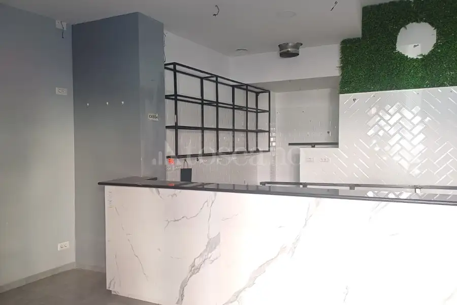 Negozio in affitto di 56 mq a €1.300 (rif. 8/2026)