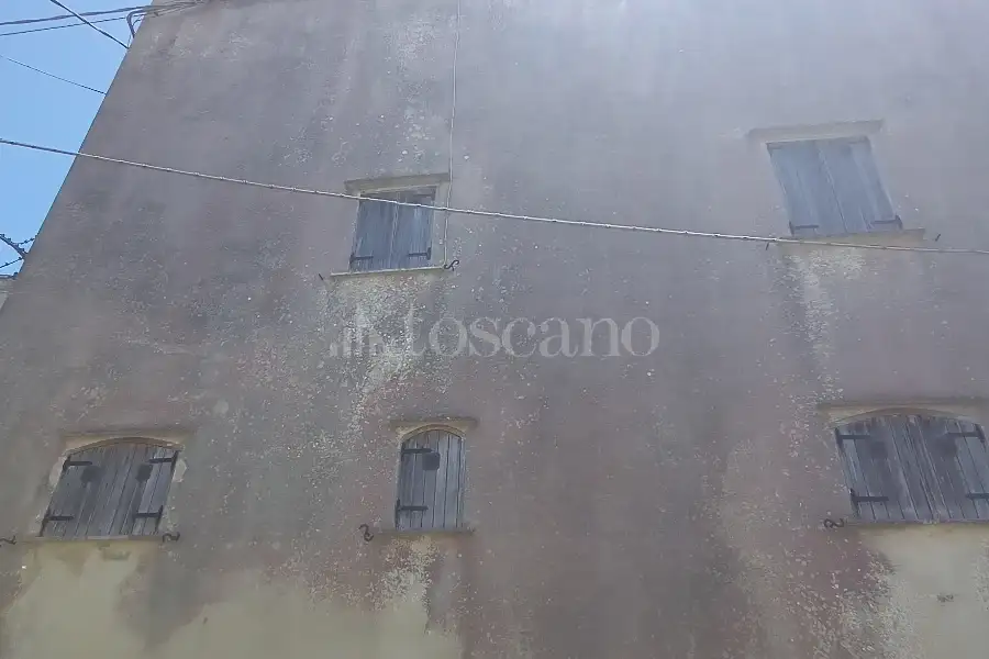 Casa in vendita di 480 mq a €450.000 (rif. 37/2026)