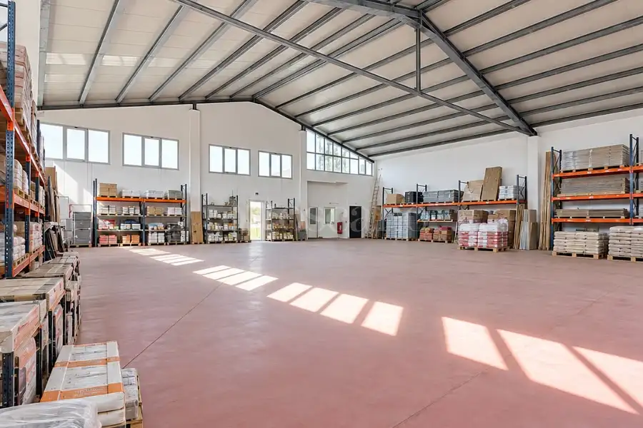 Capannone in vendita di 830 mq a €350.000 (rif. 213/2026)
