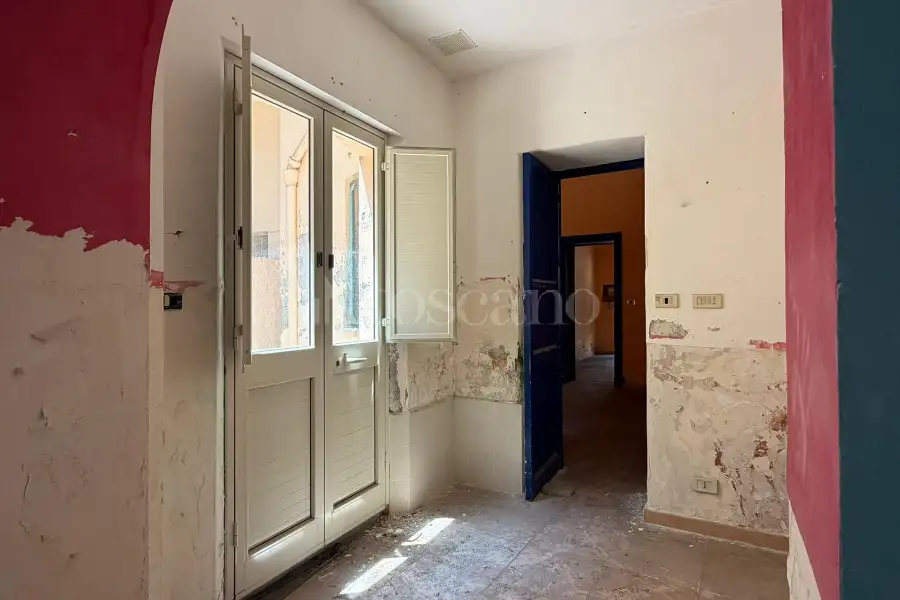 Palazzo in vendita di 263 mq a €248.000 (rif. 118/2026)