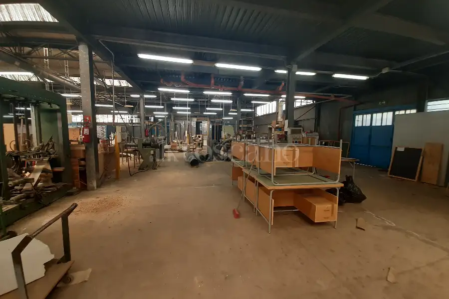 Capannone in affitto di 2.000 mq a €6.300 (rif. 23/2026)
