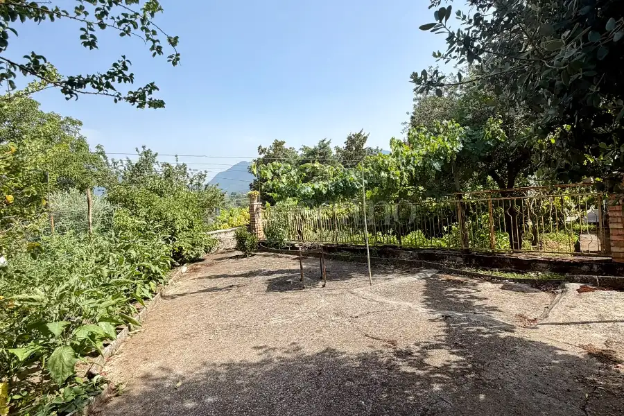Casa Indipendente in vendita di 246 mq a €70.000 (rif. 152/2026)