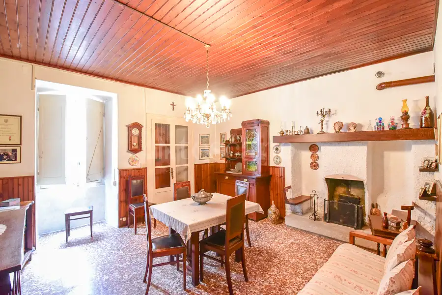 Casa in vendita di 250 mq a €270.000 (rif. 28/2025)