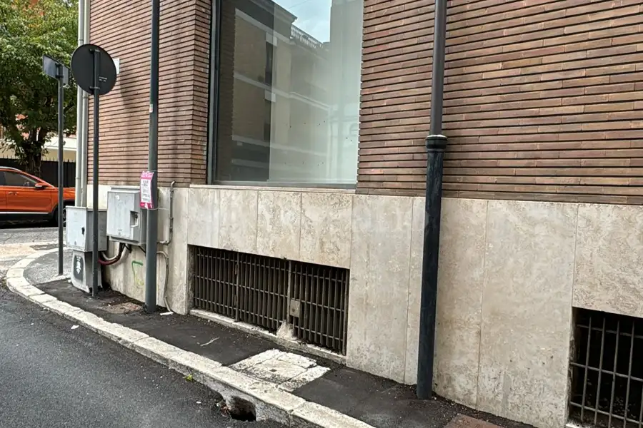 Negozio in vendita di 140 mq a €240.000 (rif. 121/2024)