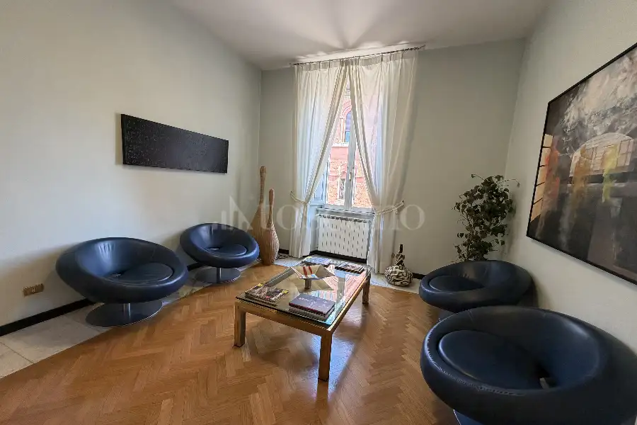 Palazzo in affitto di 600 mq a €16.000 (rif. 24/2025)