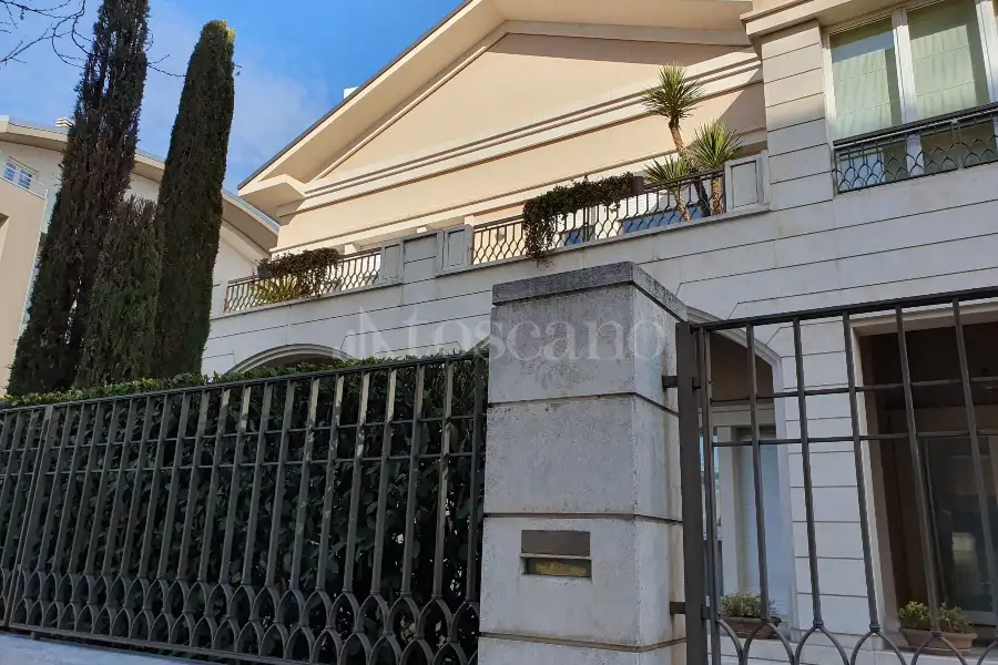 Villa in vendita di 800 mq trattativa riservata (rif. 23/2024)