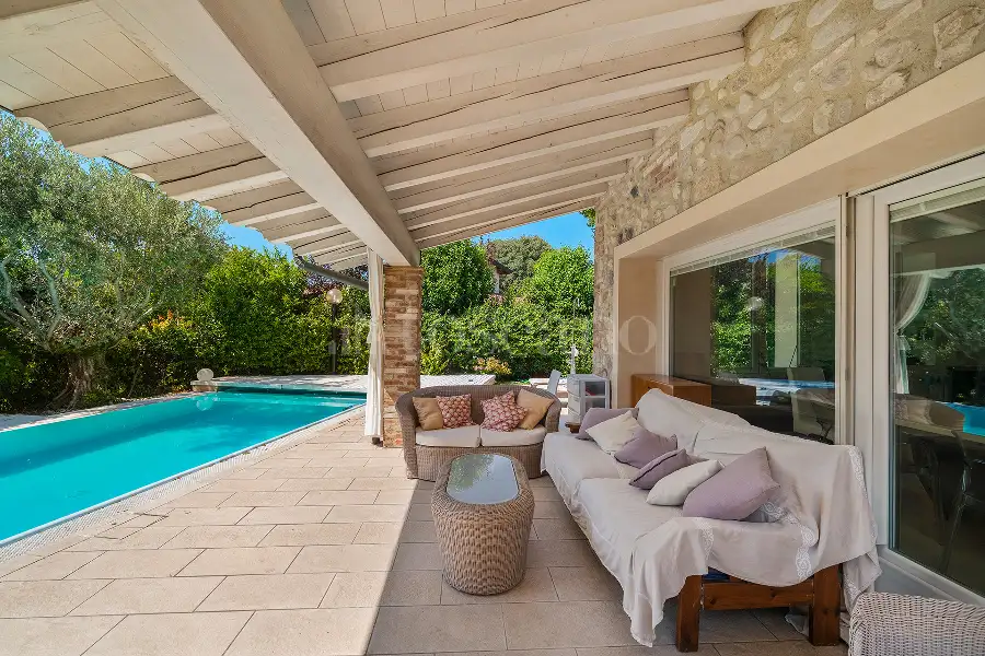 Villa in vendita di 350 mq a €970.000 (rif. 41/2026)