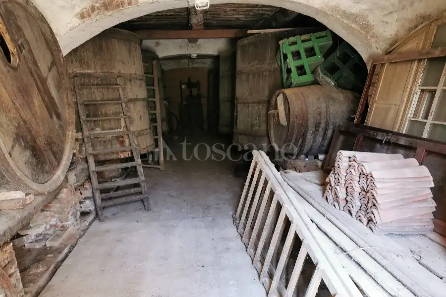 Casale in vendita di 900 mq a €850.000 (rif. 53/2022)