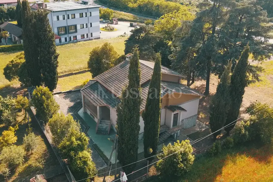 Villa in vendita di 300 mq a €220.000 (rif. 10/2025)