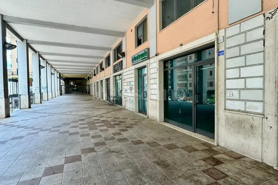 Negozio in affitto di 55 mq a €1.200 (rif. 40/2025)