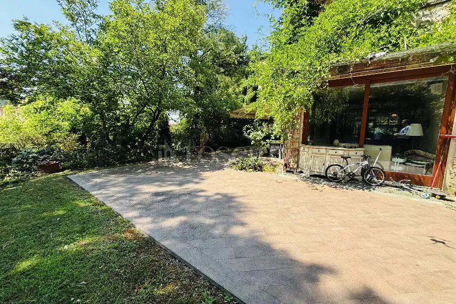 Villa in vendita di 385 mq a €880.000 (rif. 39/2026)