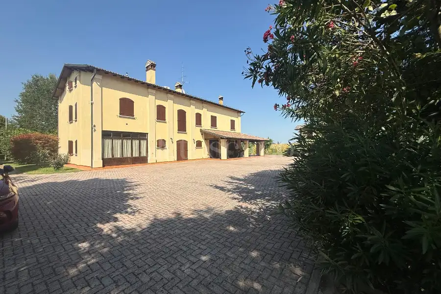 Casa Indipendente in vendita di 600 mq a €1.359.000 (rif. 49/2026)