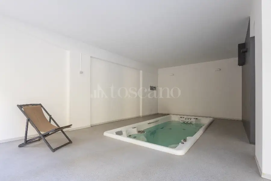 Attico in vendita di 200 mq a €695.000 (rif. 126/2025)