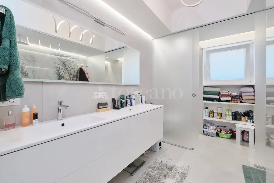 Villa Bifamiliare in vendita di 510 mq a €1.850.000 (rif. 30/2026)