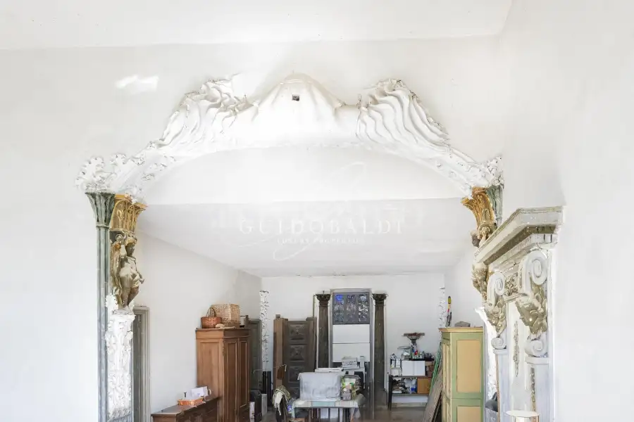 Casale in vendita di 1.000 mq a €1.150.000 (rif. 5/2026)