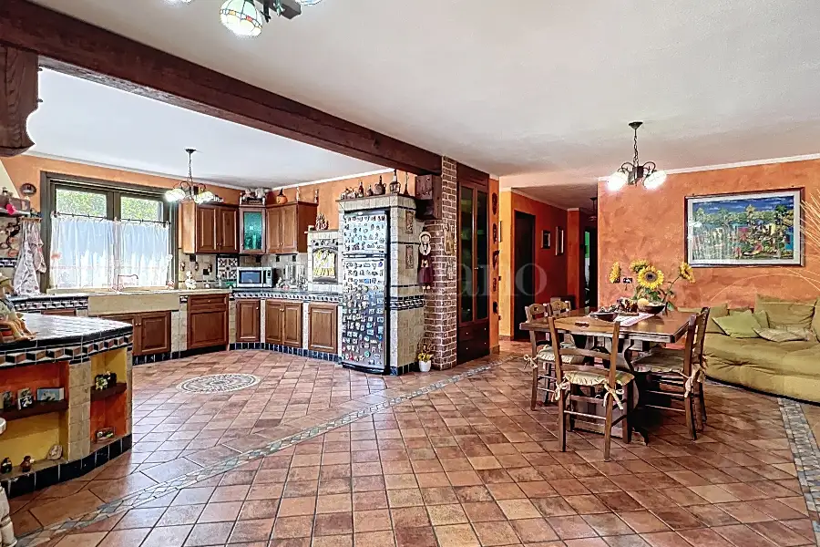 Casa Indipendente in vendita di 330 mq a €590.000 (rif. 82/2025)