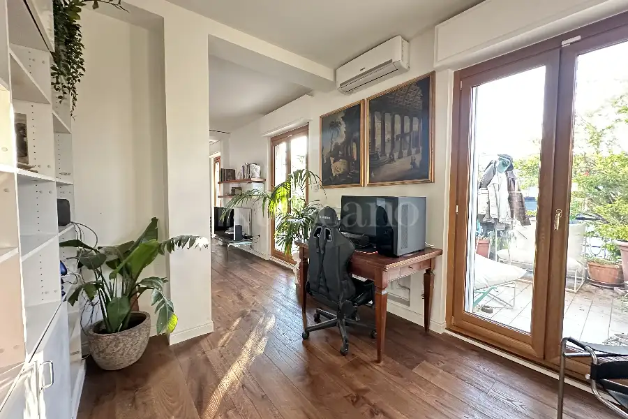 Attico in vendita di 95 mq a €699.500 (rif. 11/2025)